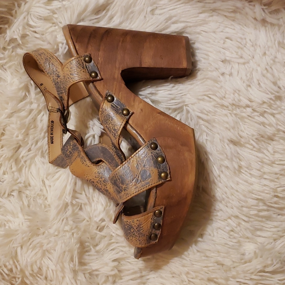 NEW womens silver leather and wood sandal
